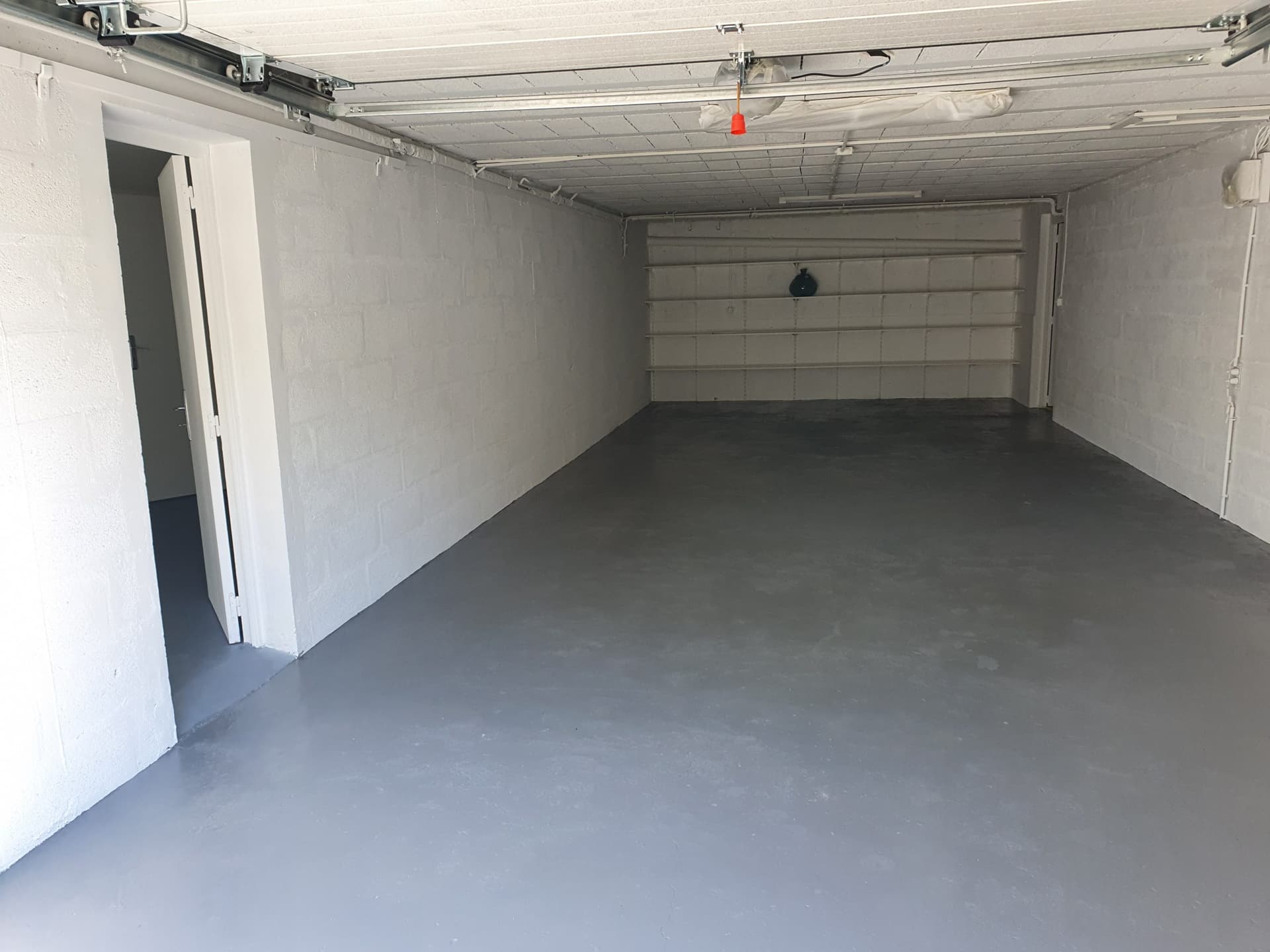 Rénovation d'un garage : peinture des murs et du sol. — Paris (75)